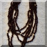 J05. Garnet and pearl necklace. 